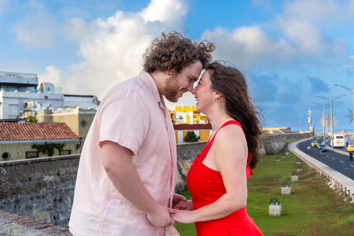 A couple getting engaged in the movich rooftop hotel in Cartagena de Indias